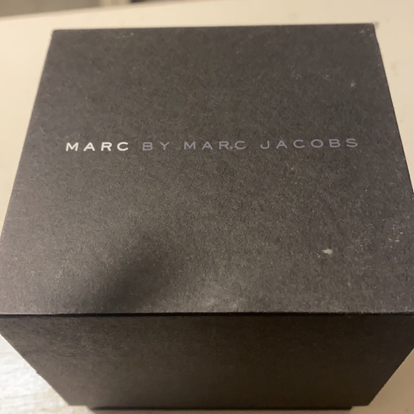 Marc Jacobs Watch - Picture 2 of 3